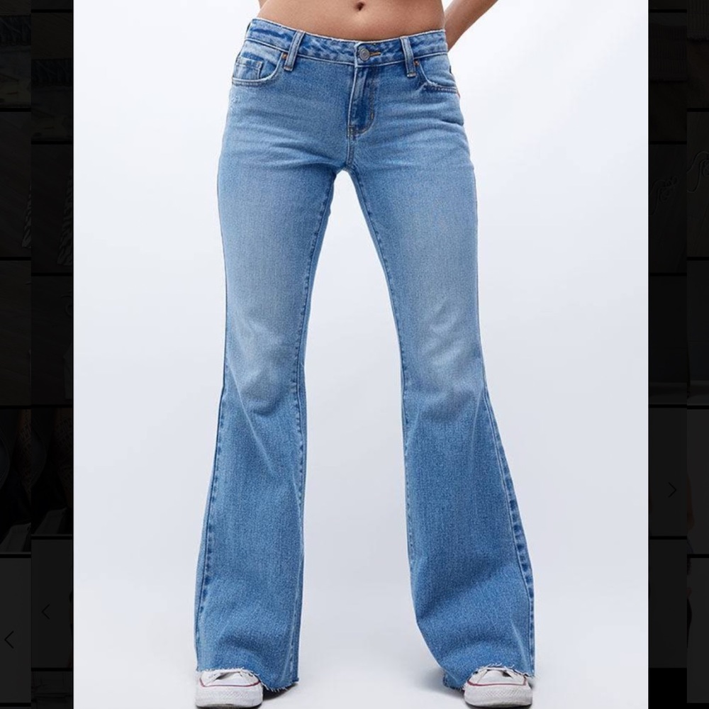 Pacsun Medium Blue Low Rise Flare Jeans Size 26